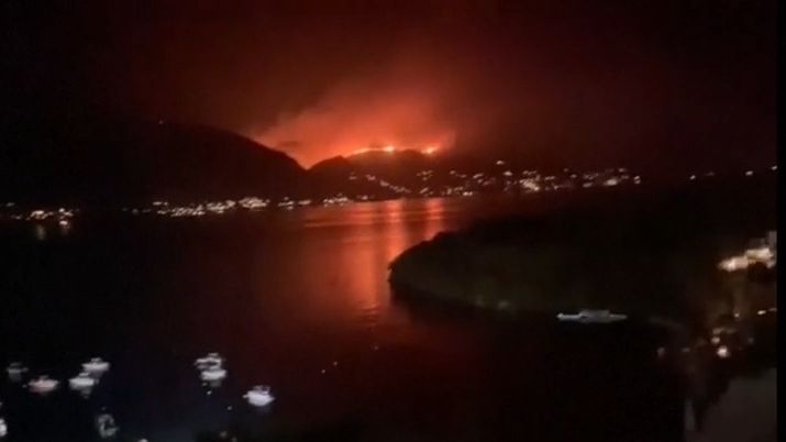 Video: Požár na Korfu pozorovali až v sousední Albánii
